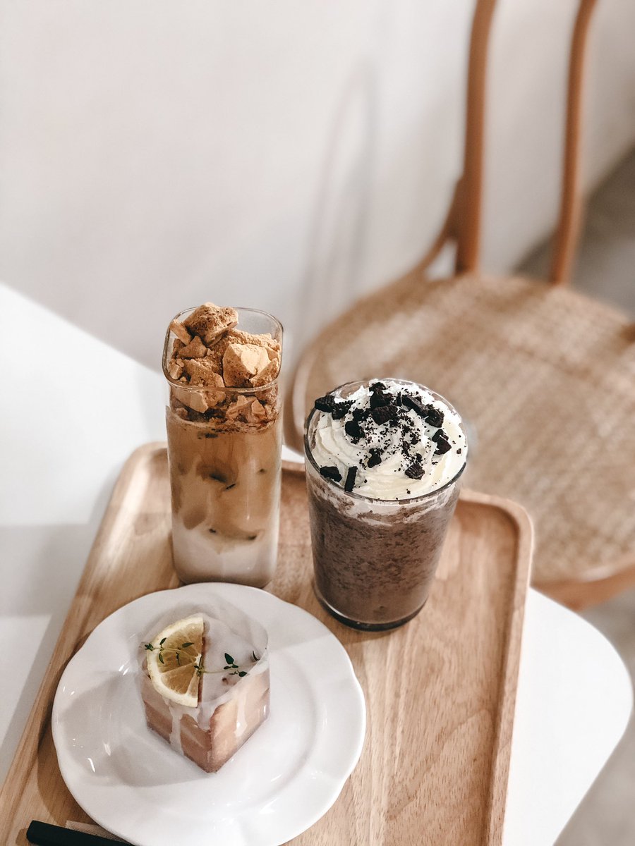 Oh_Sstar's tweet photo. 𝘾𝙖𝙛𝙚.𝙃𝙤𝙤
คาเฟ่ย่านอุดมสุข สไตล์เกาหลีมินิมอลมากกก เครื่องดื่มอร่อยและที่สุดที่อยากแนะนำเลยคือ มาการอง อร่อยมากกกกกกก(ลืมถ่าย) 
#รีวิวคาเฟ่ #คาเฟ่กรุงเทพ @aroii https://t.co/VovGdFYeNS