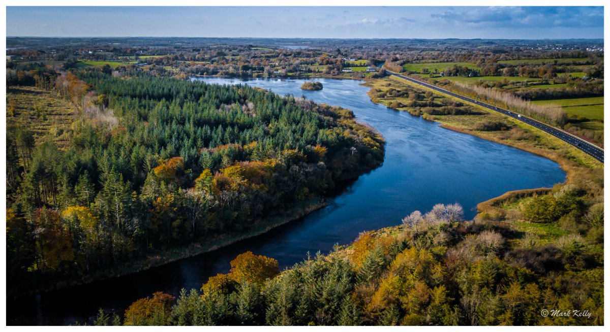 A few from near Jamestown recently of the Shannon and N4

#Shannon
#Leitrim
#roscommon
#jamestown
#Drumsna
#dronephotos
#dronephotography
#trees
#treesofinstagram
#autumncolors
#autumn
#autumnvibes
#EnjoyLeitrim
#earlymorning