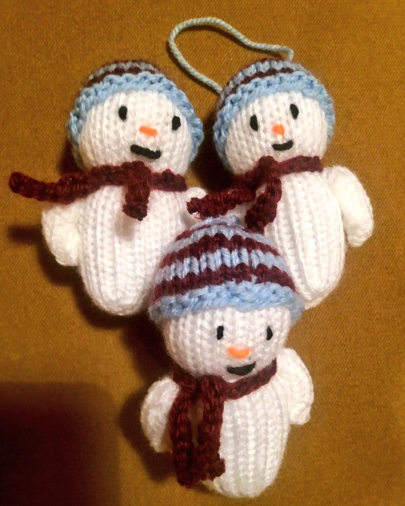 EmmaJanesLife's tweet photo. Etsy shop now open 😊 

Small, hand knitted items. Made with ❤

Treat pockets, Coffee Cuffs, Mug Huggers, Tree Hangers &amp; Mascot Snowmen (made to order)

https://t.co/RjQZ1GQ49B https://t.co/D7mZL8arZi