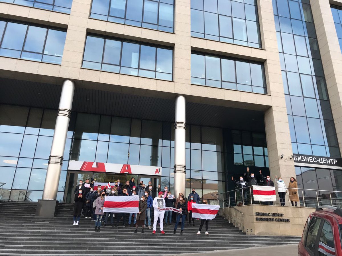 belteanews's tweet image. Главный офис А1.

И сразу комментарий пресс-службы: "А1 не ограничивает конституционные права своих сотрудников, включая право на свободу слова или право на выражение своей позиции любым законным способом"