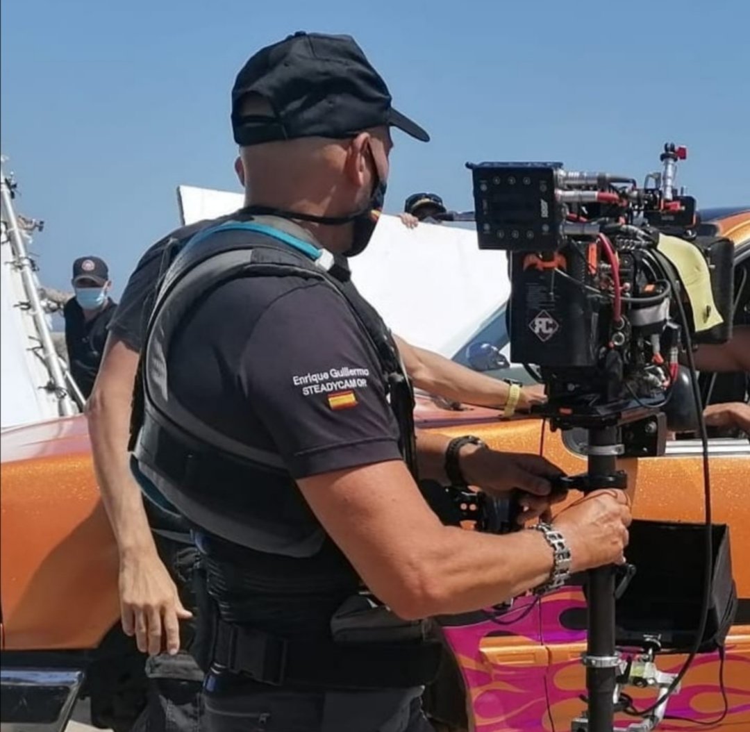 RCserviceSpain's tweet photo. SKY ROJO 🎥🎬⚡
Pic by #enriqueguillermosteadycam
@skyrojoserie #skyrojo #rcservicemadrid #rcservice #rodajes
Serie rodándose con equipos @RCserviceMadrid 👍🏽 https://t.co/HjyBPqBIqZ