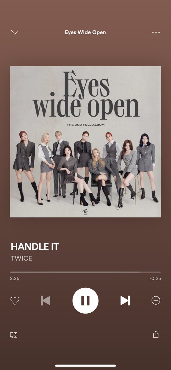 this is literally the type of chill song i’d turn on while doing homework. JEONGYEON’S VOCALS are literally the highlight for this song for me. i love how it’s effortlessly beautiful yet calm too. the beat makes it so mesmerizing as well :)