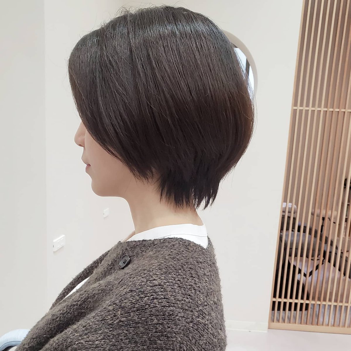 竹澤幸佑 提案する美容師 赤みの少ないカラーをすると髪を柔らかく細く見せるので多毛や硬毛などをカバーできます 明るくできない職場でも7トーンまでは大丈夫なとこ多いので やってみる価値ありですよ オーダーは赤みを抑えるグレー系で ハンサム 竹澤幸佑 提案する美容師 赤みの少ないカラーをすると髪を柔らかく細く見せるので多毛や硬毛などをカバーできます 明るくできない職場でも7トーンまでは大丈夫なとこ多いので やってみる価値ありですよ オーダーは赤みを抑えるグレー系で ハンサム