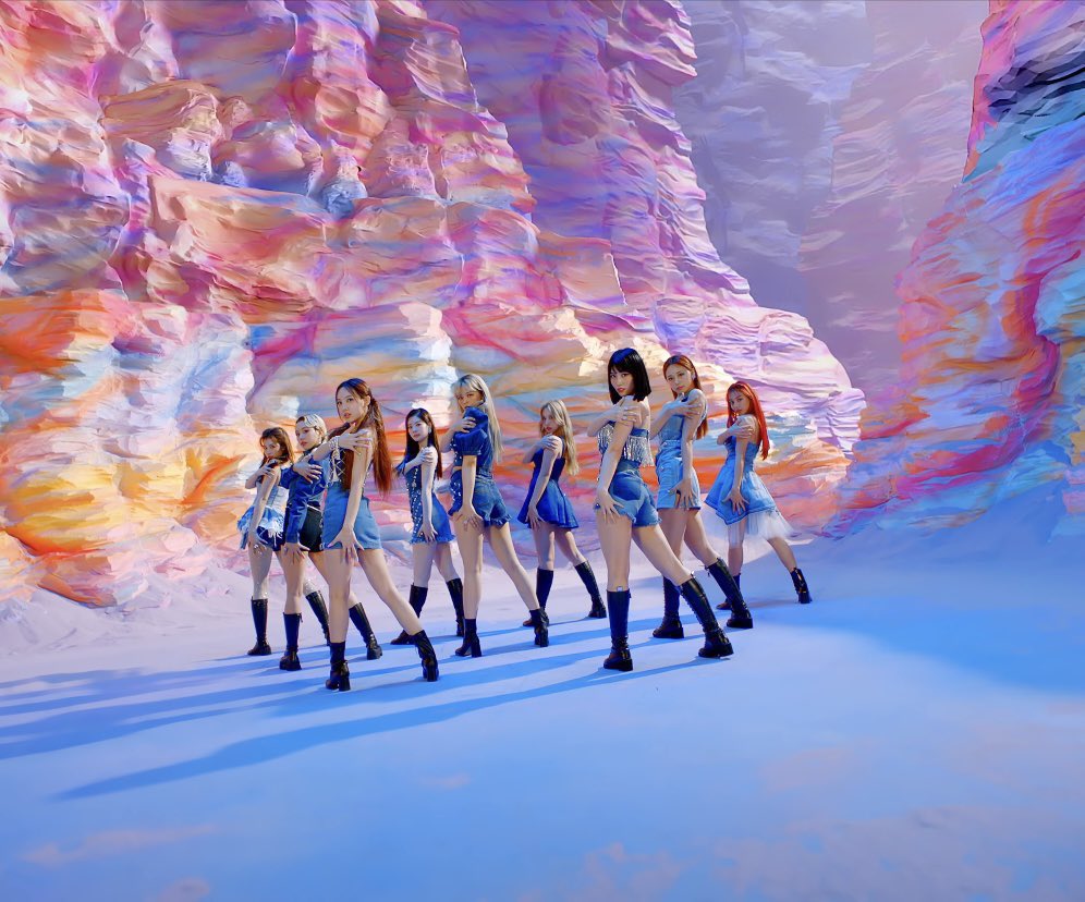 foreberasks's tweet image. SONG OF THE YEAR 

✅EVERYTHING IS PERFECT

THIS SONG HITS DIFFERENT COMPARED TO THEIR OTHER SONGS. WOW, JUST WOW.