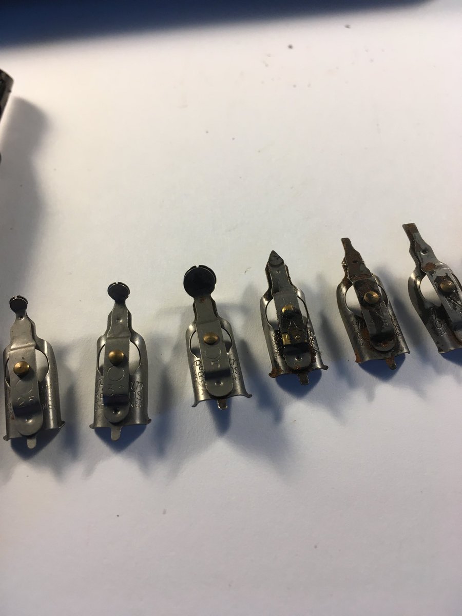 w8eens's tweet image. We gaan weer even lekker de zoldervondsten uitzoeken en liefhebbers zoeken. #kalligrafeerset 40/50 #Pelikan #Graphos #uitdehandgelopenhobby