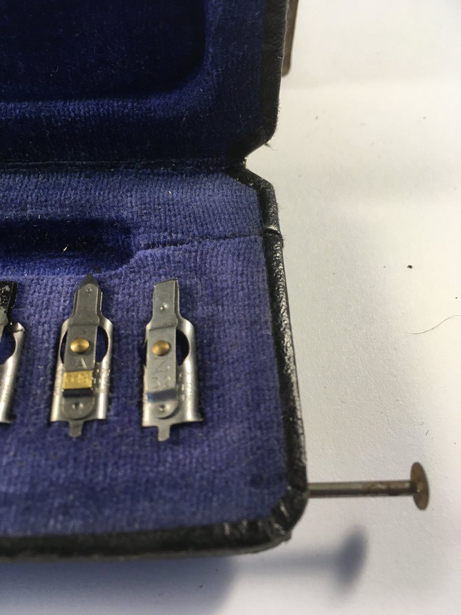w8eens's tweet image. We gaan weer even lekker de zoldervondsten uitzoeken en liefhebbers zoeken. #kalligrafeerset 40/50 #Pelikan #Graphos #uitdehandgelopenhobby
