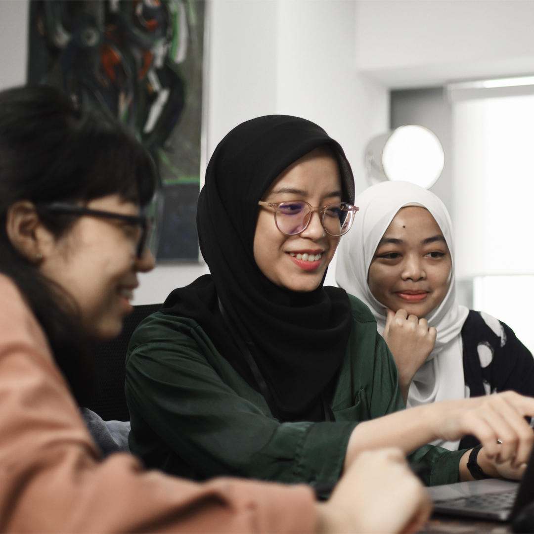 lightupseven's tweet photo. Designing the way forward. 👩🏻🎨
#LightUp7 #LU7 #throwback #designteam #creativity #creative #digitaldesigner #designer #digitalagency
#digitalmarketing https://t.co/sTm9jBtPUi