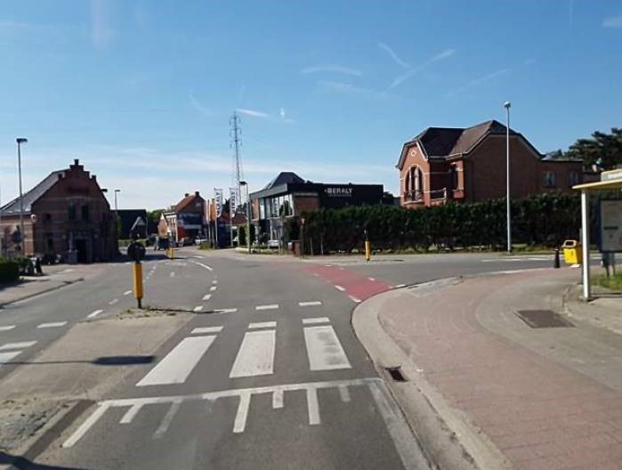 In Vlaanderen bestaan er diverse wegmarkeringen in functie van de fietser.  In opdracht van <a href="/FietsberaadVL/">Fietsberaad Vlaanderen</a> onderzoekt @Vias_institute  samen met MINT de voor- en nadelen van de verschillende markeringen. #wegmarkering #weginfrastructuur bit.ly/3mjU0Rl