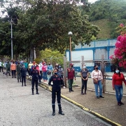 monagaspcad's tweet photo. #25Oct2020 Siguiendo instrucciones de nuestra Gob @_LaAvanzadora Y el director de @monagaspcad los funcionarios de @monagaspcad estuvieron presentes en el simulacro electoral mantenimiento en si las medidas de bioseguridad para mantener el control y prevención ante el COVID-19. https://t.co/TuEMSMqXxC