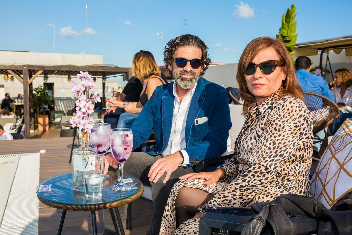premiergyr's tweet photo. Contra viento y marea... ¡tuvimos jornada de tardeo en nuestra terraza! Y lo disfrutamos así de bien con Nerea Arroyo. ¡Gracias por acompañarnos un día más y disfrutar de #LaCopaPerfecta! https://t.co/ICHxO4jkt6