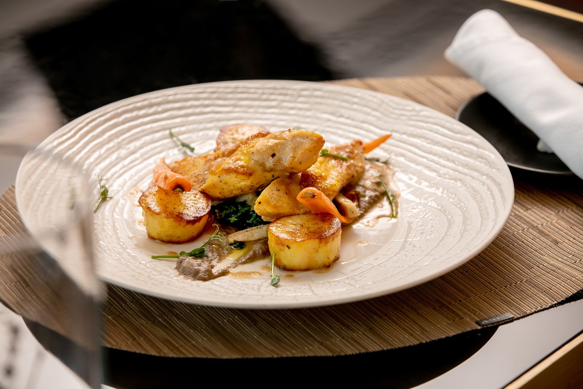 Floret_Sofia's tweet photo. Slow-cooked sauce vide chicken breast with vegetables and coffee-chestnut sauce is our tip for a perfect business lunch! 

#businesslunch #floretsofia https://t.co/YM3zkmWSEu