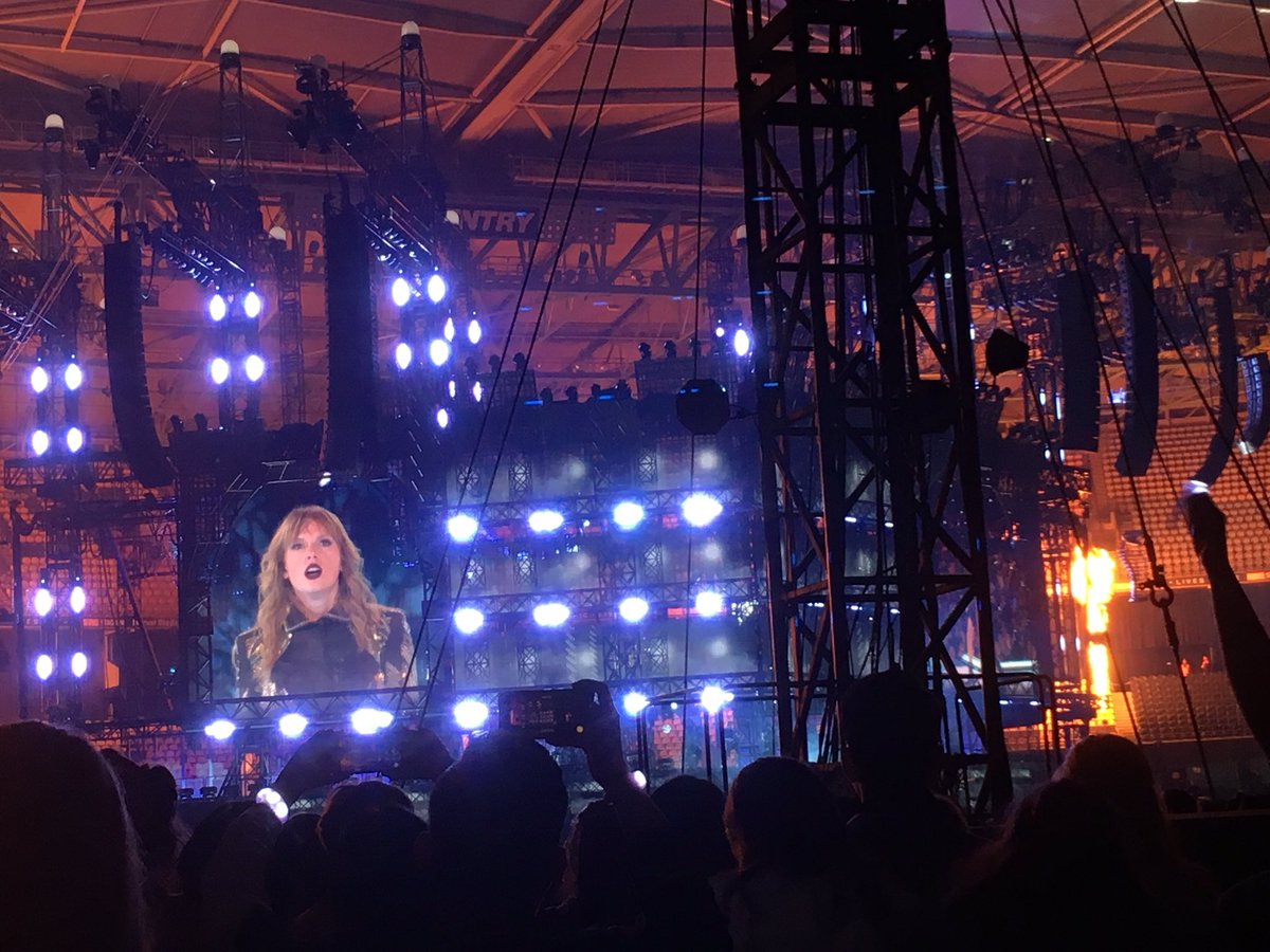 moeka_swiftie's tweet photo. Happy 2years of #RepTourMelbourne π¦πΊππ My first travel abroad was so amazing thanks to her show!! And I was so happy to meet many international swifties π₯°π₯° It is a special memory for me β¨β¨ @taylorswift13 @taylornation13 https://t.co/ojq9k9eU3S