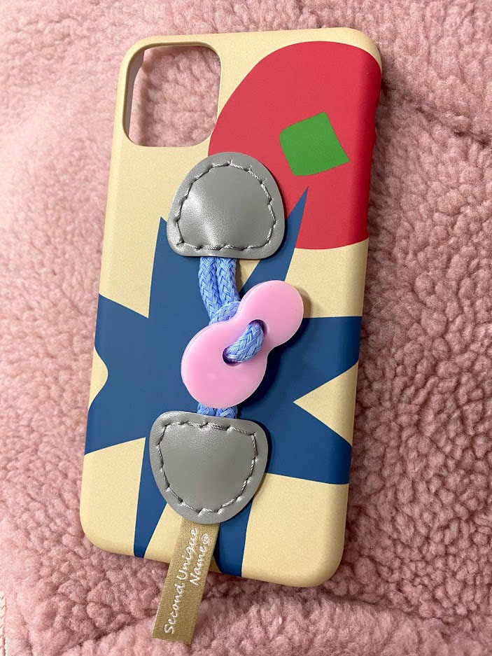 _SelectOption's tweet photo. 朝晩冷えてきたこれからの季節にピッタリなケースカバーのご紹介です🌬️ダッフルコートのボタンをイメージした留め具が特徴的なデザインになっています‼️指を入れると落下防止にもなりますよ🥰 #iPhone11 #iPhoneケース #スマホケース #SUNCASE #韓国 #ブランド #韓国好きと繋がりたい https://t.co/MXZnRnnytm