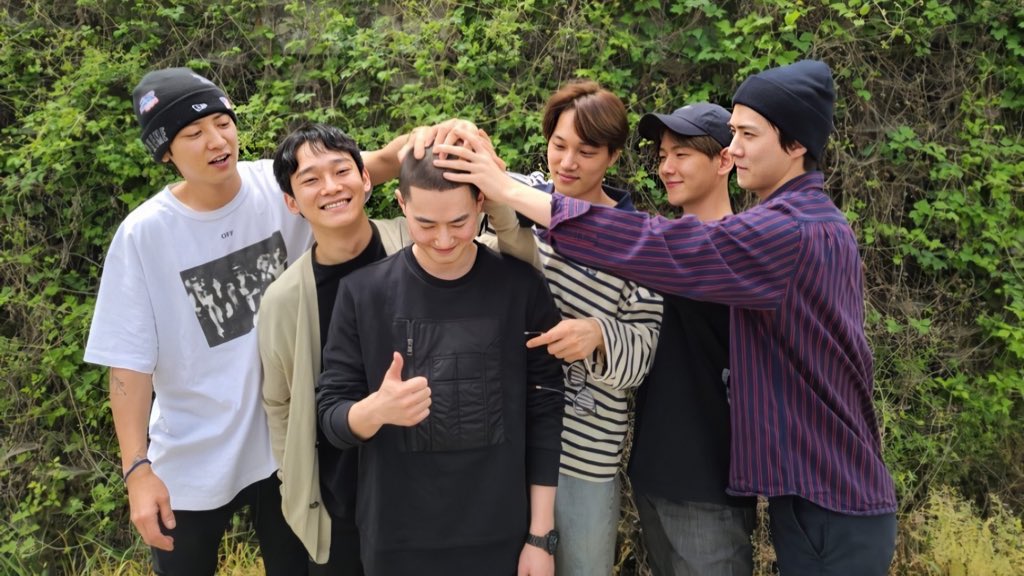 hourlyEXO's tweet photo. WELCOME TO THE EXO TRADITION. https://t.co/IoSfPMuQFA