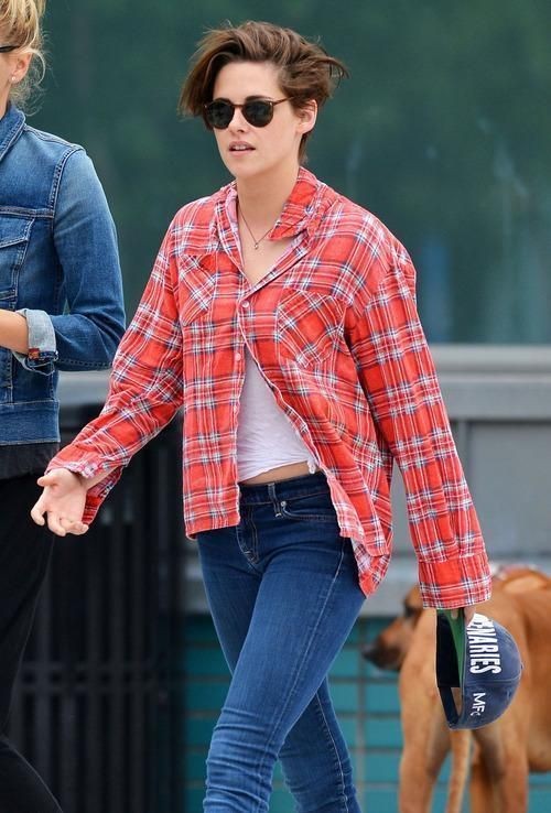 سمة الاستعجال سيطرت على مجتمعنا فأضاعوا الحب
استعجلوا النهايات وقد غاب عنهم أنه لا يوجد نهايات في الحب حتى بعد موت أحد أطراف القصه
تستمر حكاية من بقي على قيد الحياة ومن بعده ومن بعده
في كل قصة حب أبطال استعجلوا النهايه فأضاعوا الحب وأضاعوا أنفسهم
#ملاذ_الروح