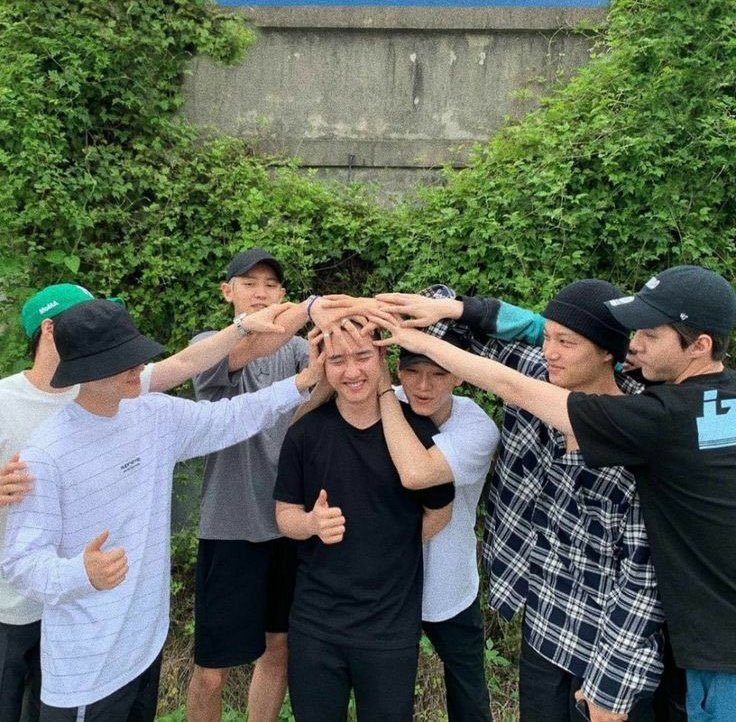 ophiuchi_exo's tweet photo. JUNMYEON SAID IT'S A TRADITION AND HE SHOULD ALWAYS BE THERE https://t.co/H5ZvHG7rTa