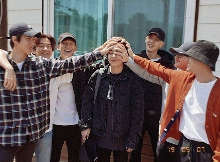 ophiuchi_exo's tweet photo. JUNMYEON SAID IT'S A TRADITION AND HE SHOULD ALWAYS BE THERE https://t.co/H5ZvHG7rTa