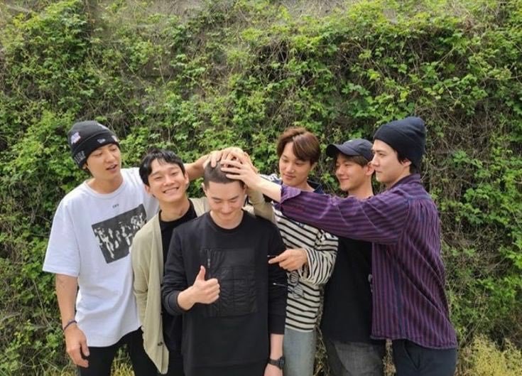 ophiuchi_exo's tweet photo. JUNMYEON SAID IT'S A TRADITION AND HE SHOULD ALWAYS BE THERE https://t.co/H5ZvHG7rTa