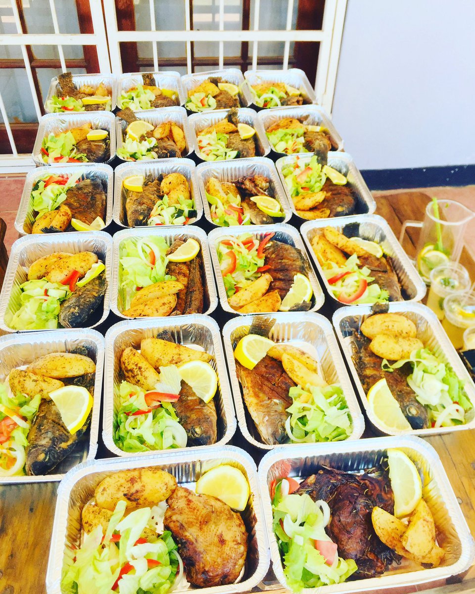 ace_chefs's tweet photo. Big feast on this whole bream meal! Get our Saturday meals with a complementary lemonade for P40.
#acechefs #acefood #acesaturdays #theaceway #pushaBW https://t.co/s59BqD9Oda