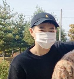 kyungseng's tweet photo. get you a leader who will go beyond his ways to make himself available just to send you off even though he is also currently serving the country sksksks kim junmyeon best leader everrrr 😭 https://t.co/LaQe0ZpNsw