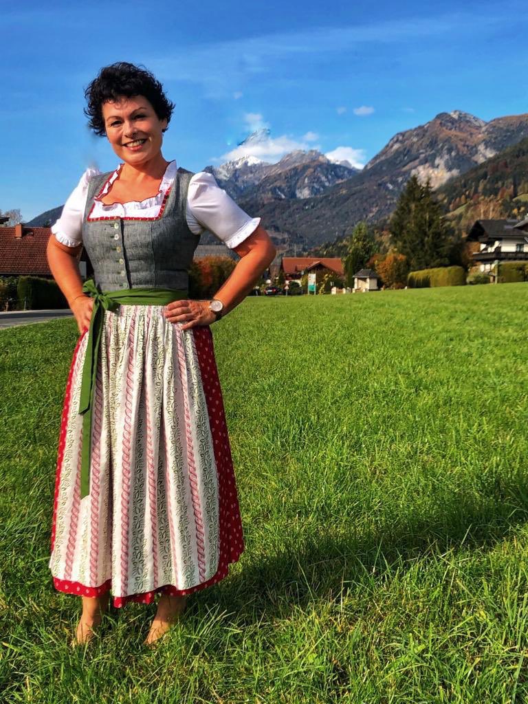 IulianaGal1's tweet photo. 🇦🇹#feiertag #AustrianNationalDay #AlpineClub @diamondresorts @DiamondCareers @EUHotelsTeam #austriateam #OneTeam #danke @ER_Alpine_DRI @BarnaAsztalos @bicanic_matija #wearediamond #LifeAtDiamond #StayVacationed 🇦🇹🌲 https://t.co/wKe2leASqq