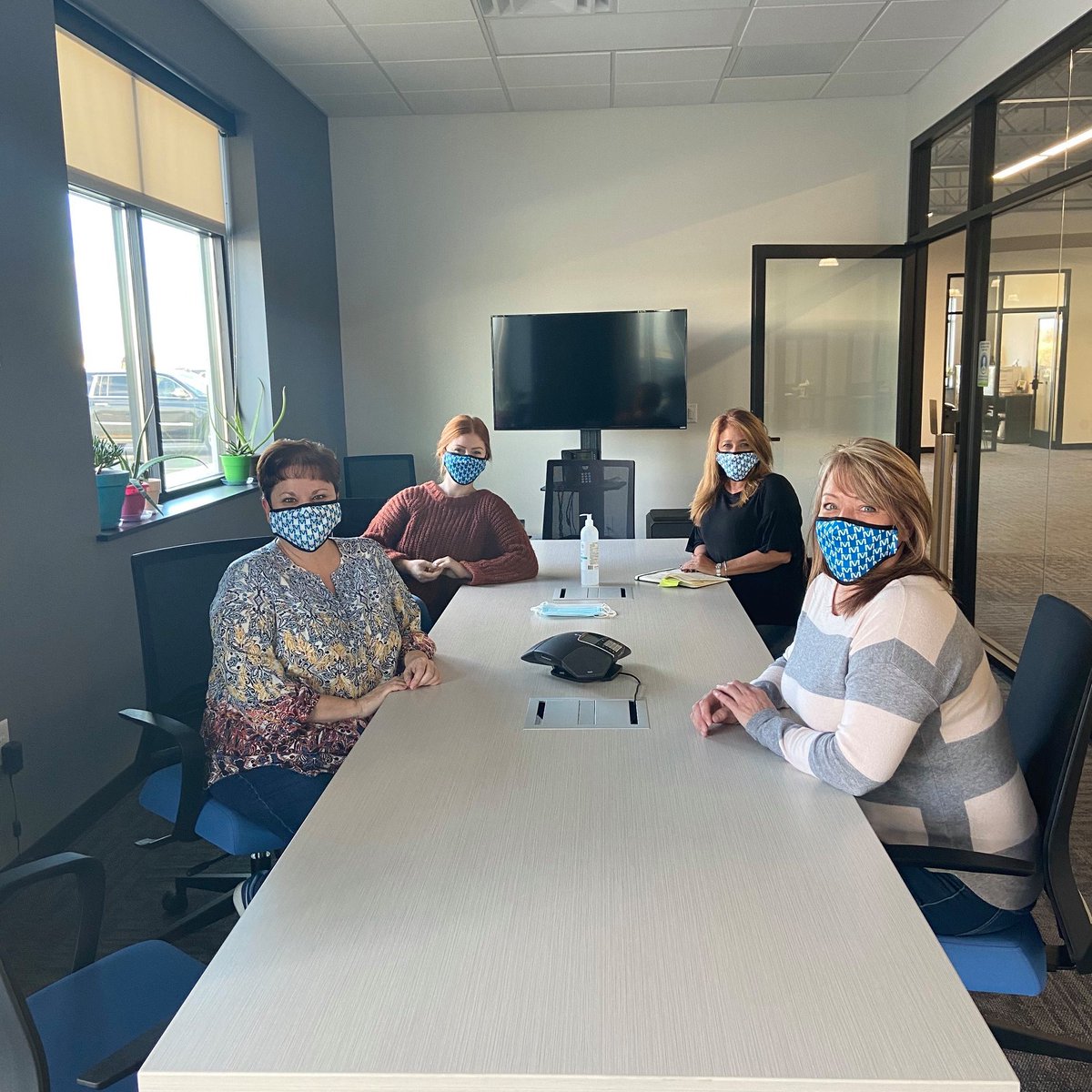 Meridian_Direct's tweet image. 👏 😷🙌 Happy Monday from the @Meridian_Direct team! We're starting off the week sanitized and socially distanced with help from Astreea North America's pedal hand sanitizing station.
__
#astreea #pedalhandsanitizer #handsanitizingstation #ppe #safety #doyourpart #stopthespread