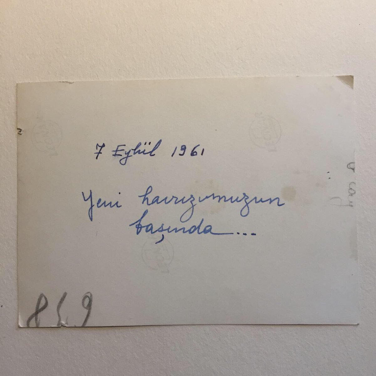 zahunk's tweet image. Dün Kadıköy Antika Pazarı’nda buldum bu fotoğrafı. İÜHF’teki havuzlu bahçenin “havuzlu” oluşunun fotoğrafı.