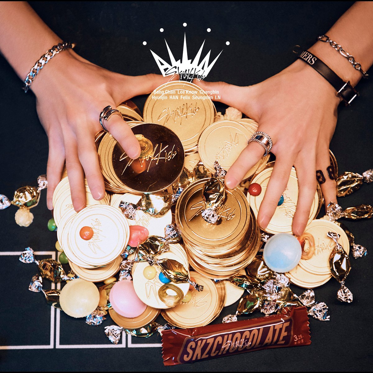 Stray_Kids's tweet image. Stray Kids(스트레이 키즈) 
JAPAN 1st Mini Album &amp;lt;ALL IN&amp;gt;
Released Online

MelOn bit.ly/35DmvTl
FLO bit.ly/37ES7ut
Genie bit.ly/3dXnhhH
Bugs bit.ly/3oDlALo

#StrayKids #스트레이키즈
#ALLIN #SKZ_ALLIN
#YouMakeStrayKidsStay