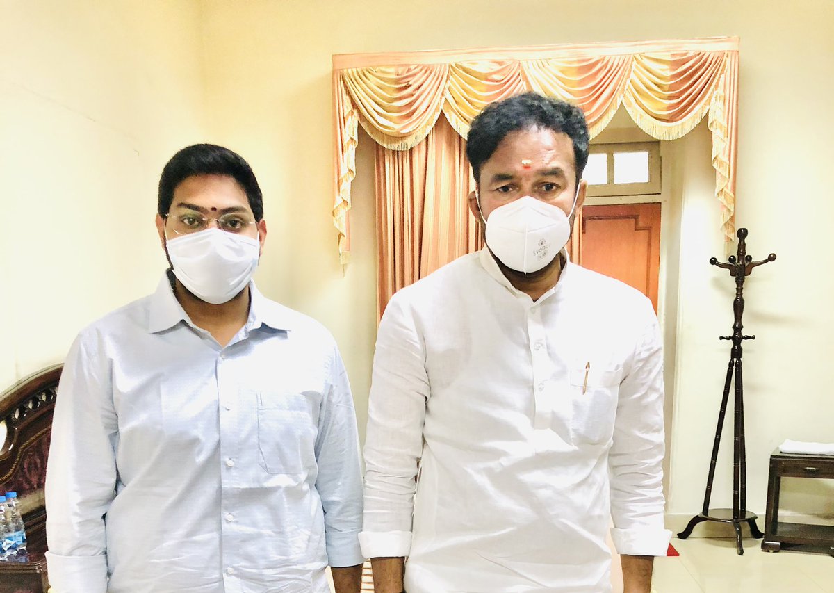 shivagoud_bjp's tweet photo. Met Shri @kishanreddybjp Garu at Dilkusha Guest House, on the occasion of Dasara and conveyed my best wishes and took blessings. Spent some good time and discussed various issues.
@BJP4India
@BJP4Telangana
#CSGteam https://t.co/6E1UdmxJrO