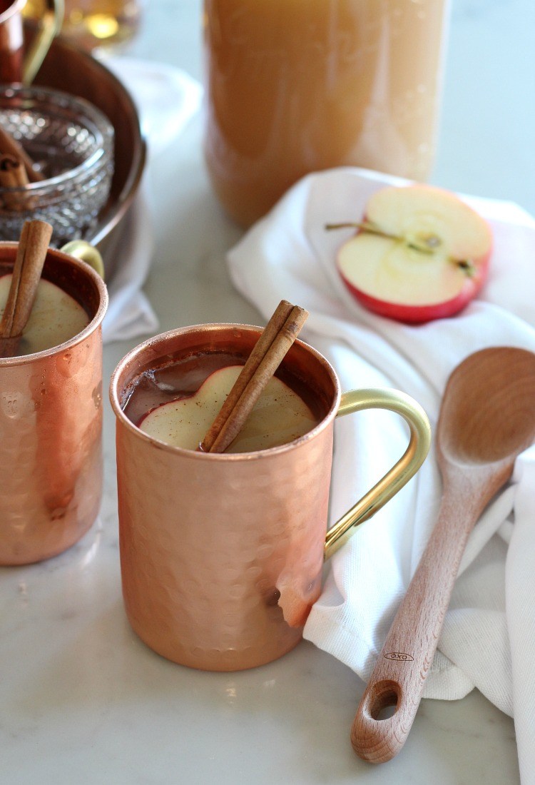 Sun_AM_Hangover's tweet photo. Ingredients: 
•Ice
•1 oz. rum
•pinch cinnamon
•1 tsp. lemon juice
•¼ tsp. maple syrup
•1¼ cups apple cider
Steps: 
1.Fill mug with ice. Top with rum.
2.Add cinnamon, lemon juice, maple syrup &amp; apple cider. 
3.Garnish 

#sexydrinks #Hangover #falltimedrinks #photooftheday https://t.co/zSnWPvJEVp