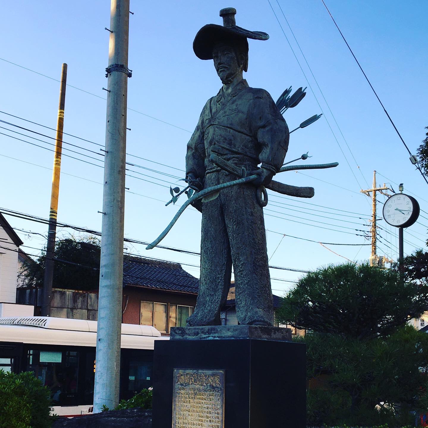 さくらいようへい 川越市役所には堂々と鷹狩姿の太田道灌像 また またお前か お前なのか 夕暮れ武蔵野さんぽ 太田道灌 川越市 河越城 川越城 銅像 T Co Kzowdagxer Twitter
