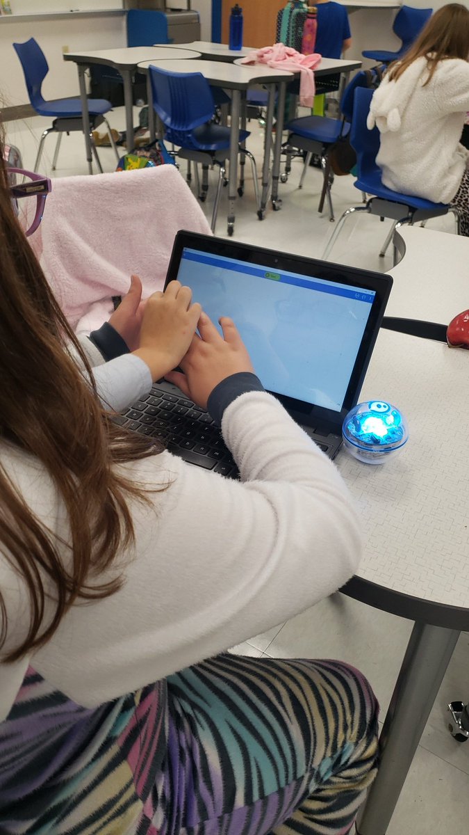sfarris123's tweet photo. Innovation class is drawing programs with the Spheros. Brainstorming how we can incorporate this in math class! @RISgreatness @robinsonisd https://t.co/RGGIR1clQG