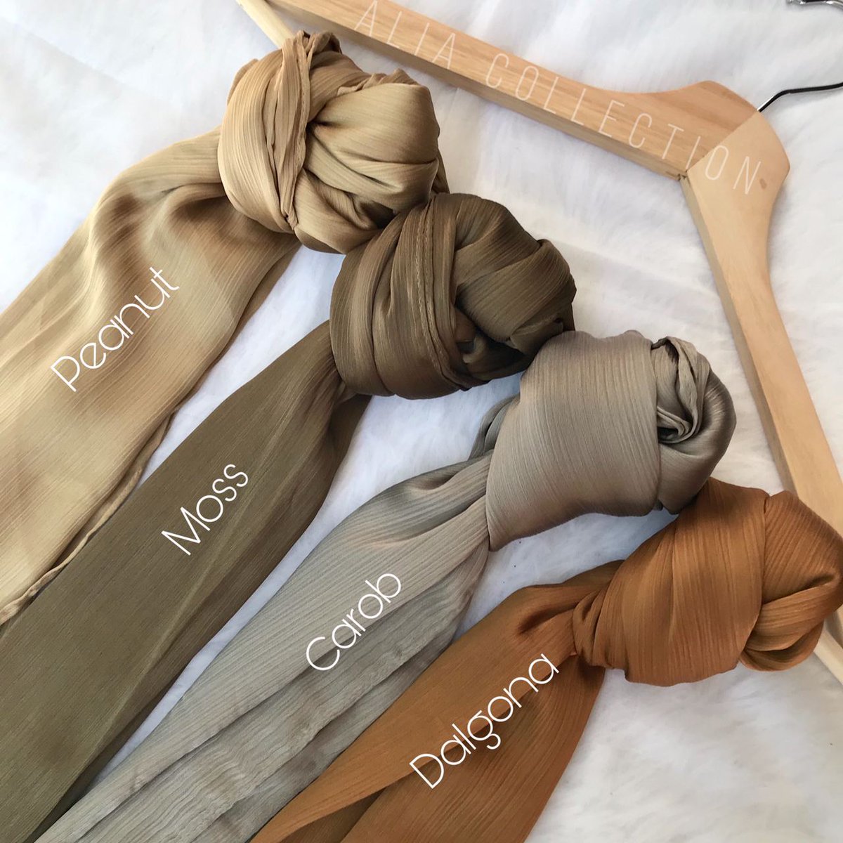 nhs_bunga's tweet photo. Best Selling Mawar Shawl

🌼 Material : Satin ombra 
🌼 Measurement: 1.8m x 0.7m 
🌼 Finishing : baby seam 

PRICE : RM20.00

limited stock available https://t.co/tMSmpqSDsy