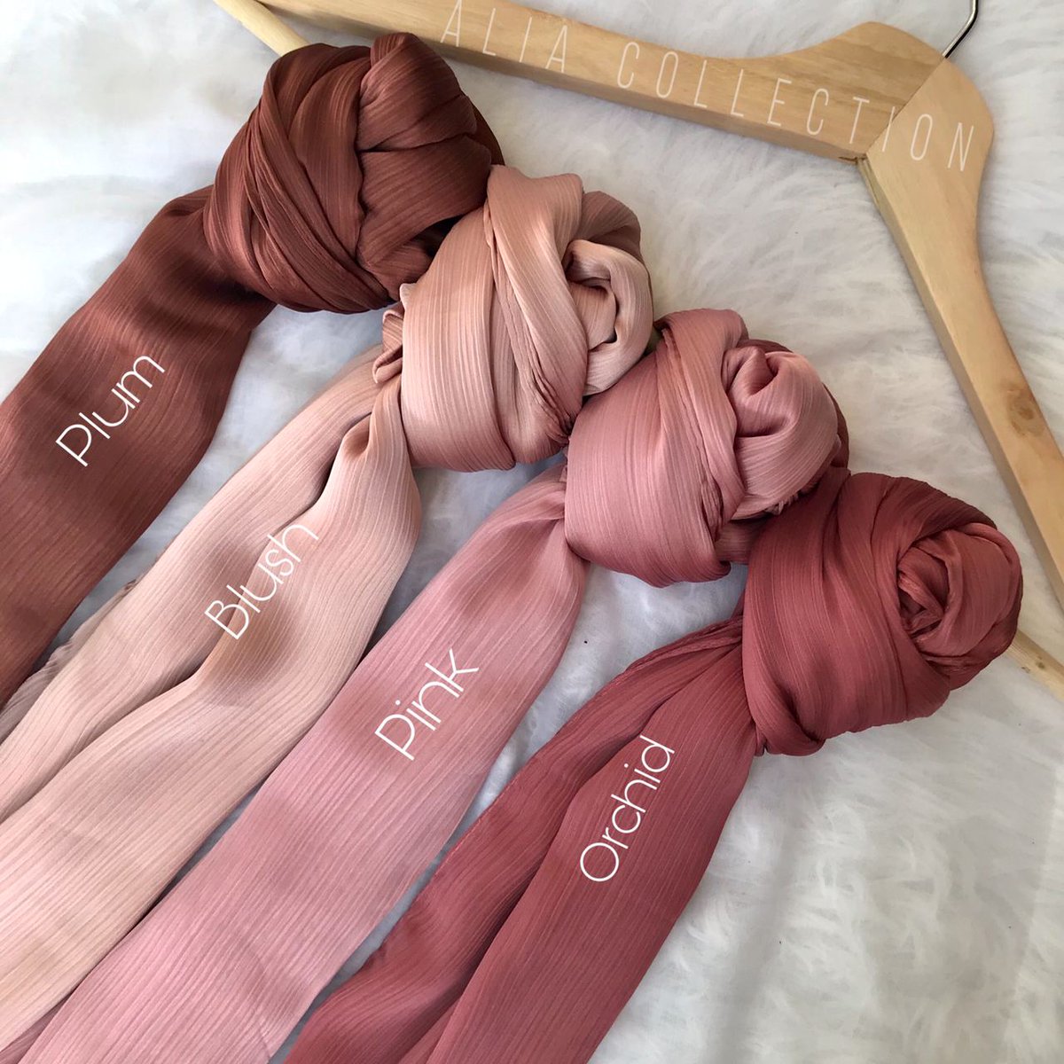 nhs_bunga's tweet photo. Best Selling Mawar Shawl

🌼 Material : Satin ombra 
🌼 Measurement: 1.8m x 0.7m 
🌼 Finishing : baby seam 

PRICE : RM20.00

limited stock available https://t.co/tMSmpqSDsy