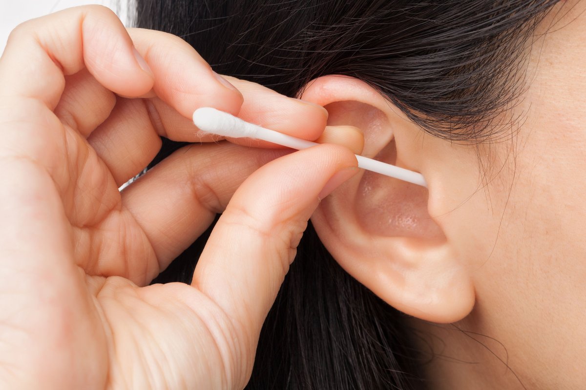 eoseraUSA's tweet photo. It's time to change your habits. Cotton swabs do much more harm than good. Cotton swabs, though they feel good, actually just push wax deeper into your ear. This leads to wax build-up and potentially earwax impaction. #earwaxmd #waxblastermd #cottonswabs #earcleaning #earcleanmd https://t.co/Cvhis4AY5m