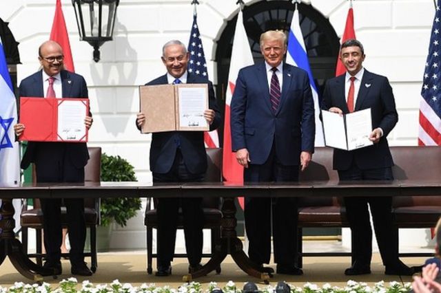 Por detrás do plano traiçoeiro de normalização das relações entre alguns países #Árabes e o #RegimeSionista é a pressão de países terceiros. #Trump tem usado tácticas semelhantes para sobreviver na #CasaBranca. Não é desta forma que a estabilidade regional será alcançada. https://t.co/V76BgGRhWz
