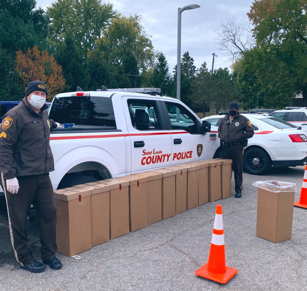stlcountypd's tweet photo. Thank you to everyone who participated in the DEA National Drug TakeBack this weekend. We’re waiting on our final numbers, we’re glad to report that the Affton precinct collected more than 250 pounds of expired and unused prescriptions. Thx for your help! https://t.co/dMtFAPyYER