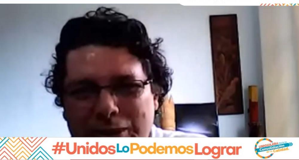 luisaiguaran1's tweet photo. El profesor plantea que " la escuela debe ser un lugar que nos ayude a construir preguntas , que nos ayude a entender que no solamente somos razón, si no emoción sentimiento..."
#llcoloquioinvestigacioneduvativa
@UniLaGuajira
@InecTIC 
@jaroldiazc https://t.co/iLA92U5Y9G