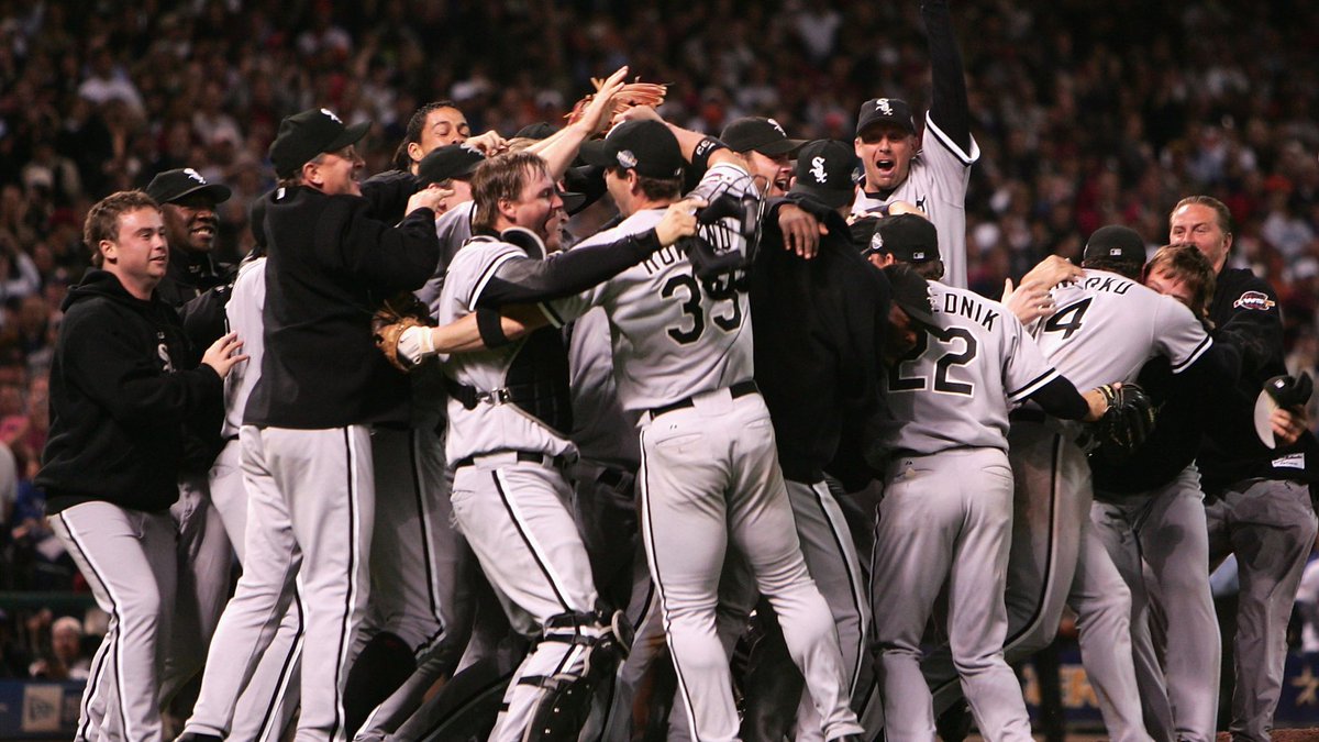 chicrossover2's tweet image. 🚨15 years ago today the @whitesox won the #WorldSeries. Insane how fast it goes! #changethegame