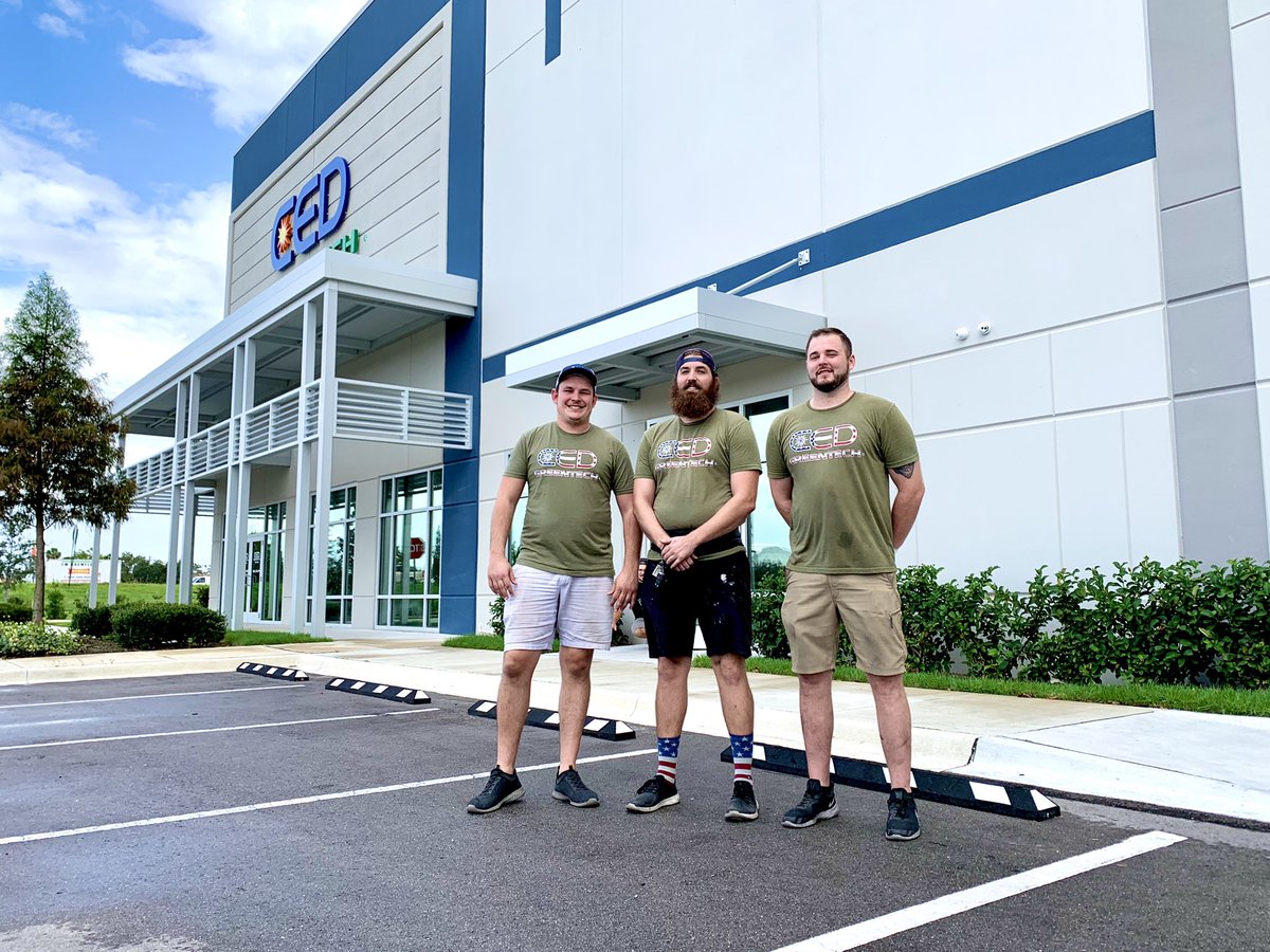 Happy Monday! ☀️
To start this week off right, we are featuring three of team members, (left to right) Mike, Ben & Cory. Thank you all for always repping our brand and working hard!
#mondaymotivation #monday #teamwork #team #brand #tampa #tampabay #solar https://t.co/yrUV5yF36O