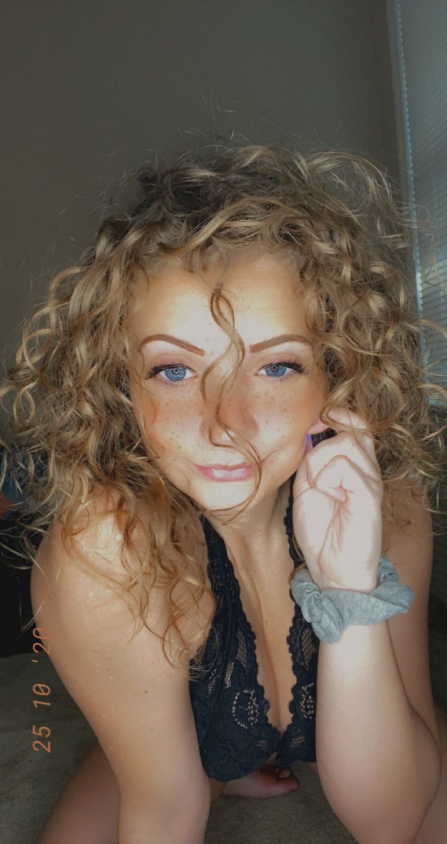 mew_allison's tweet image. the face vs the booty 🍑✨