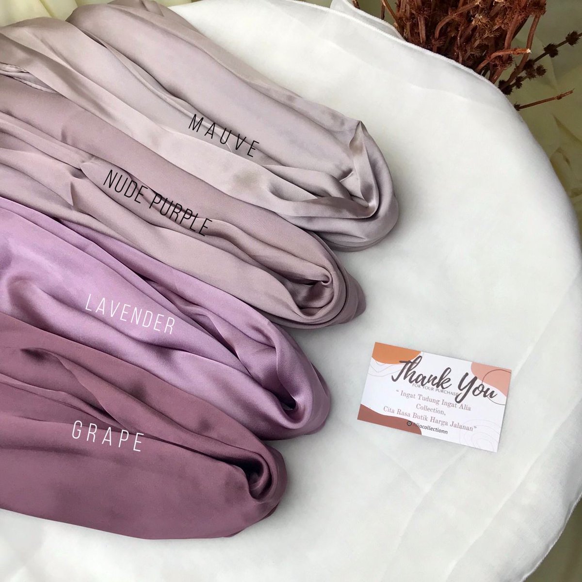 Premium Satin Silk Shawl 

🌼 Material : premium satin silk 
🌼 Measurement: 1.8m x 0.7m 
🌼 Finishing : Baby seam 

PRICE : RM18.00

fast selling 😍