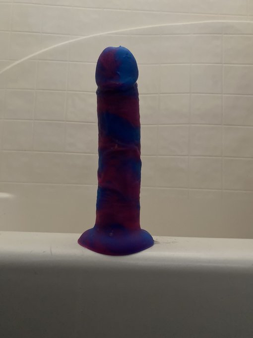 2 pic. Do you think it will even fit!? I bet if you tie me down it will 😈💦💦💦 #hugedildo #sopretty #18up