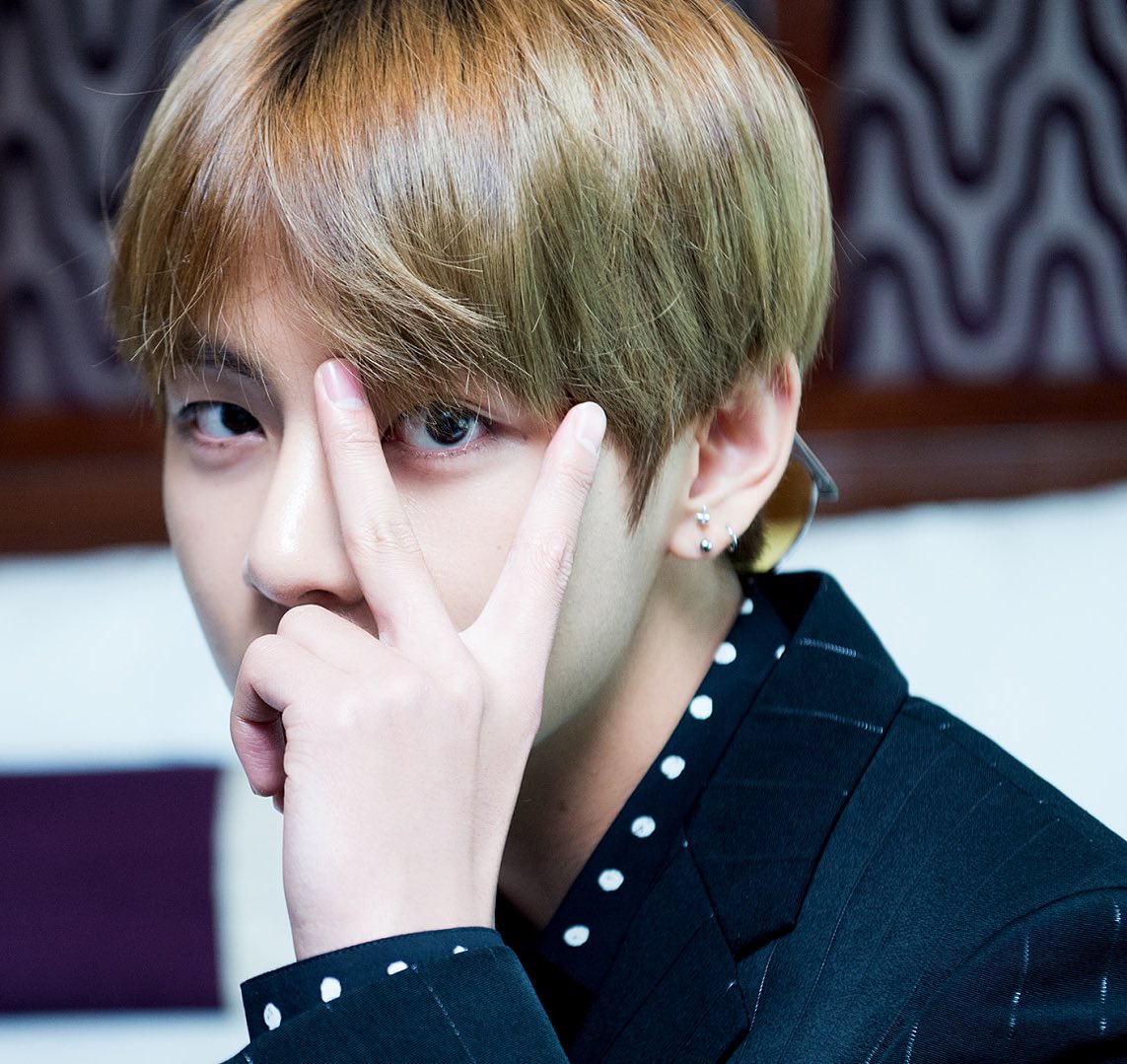 1day1V's tweet photo. #V #태형 (@BTS_twt) https://t.co/tx66MWb2wi