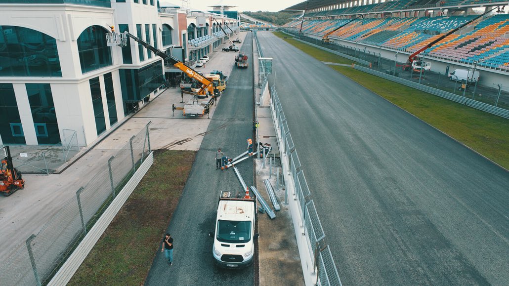 istanbulbld's tweet photo. 9 yıl aradan sonra asfalt ağlayacak.🏎💨

🏁13-15 Kasım tarihleri arasında Intercity İstanbul Park’ta gerçekleşecek olan Formula 1 #TurkishGP'ine İstanbul’un en iyi şekilde ev sahipliği yapması için titiz bir şekilde çalışıyoruz.

Welcome back! @F1 https://t.co/O4mOHdVWMW