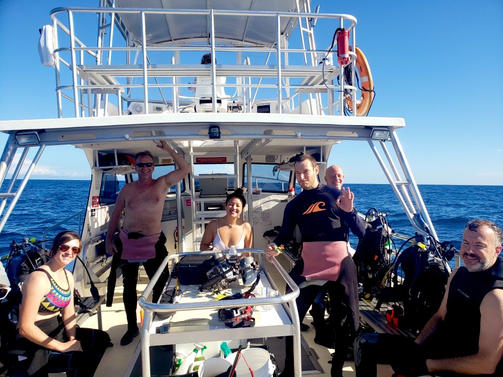 ScubaWorks's tweet image. Beautiful day on the water so far - seas 4ft or less, 81 water temp, 50ft vis, 1kt current