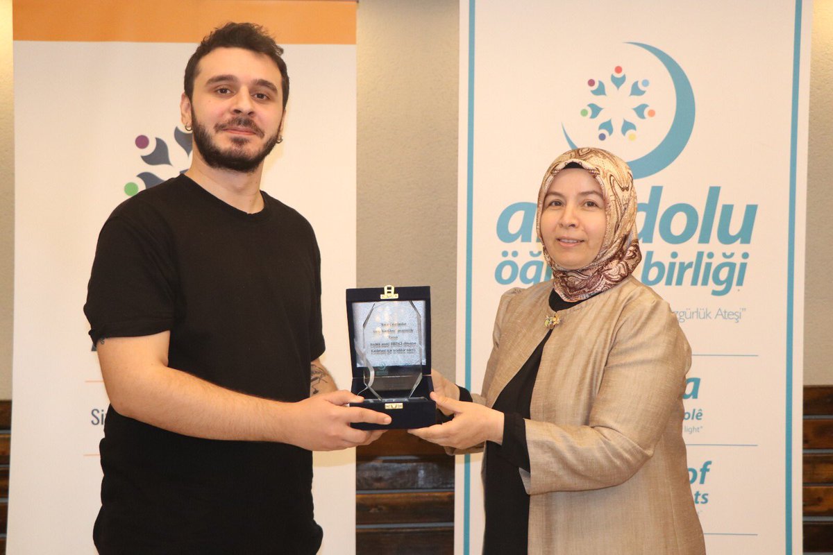 anadolufdrsyn's tweet photo. Anadolu Platformu, HAKAD ve AÖB tarafından düzenlenmiş olan
“Koca Çınarlardan Genç Yüreklere” projesinin ödül töreni, Anadolu Platformu Genel Merkezinde gerçekleşti. 

🌐https://t.co/f1C4GWxrwY https://t.co/wMzoFWk2g1