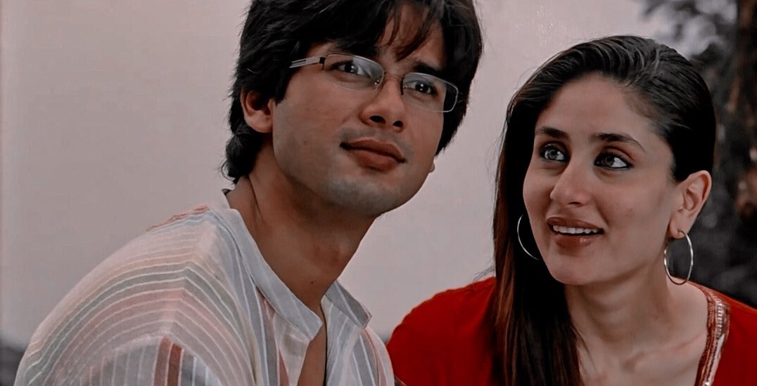 — Tu original piece hai, maloom hai na tujhe? Aisa dosara nahi hai !! Tumhe uthakar museum mein rakhna chahiye, ticket lagni chahiye tumhe dekhne ke liye. 13 years of Jab We Met