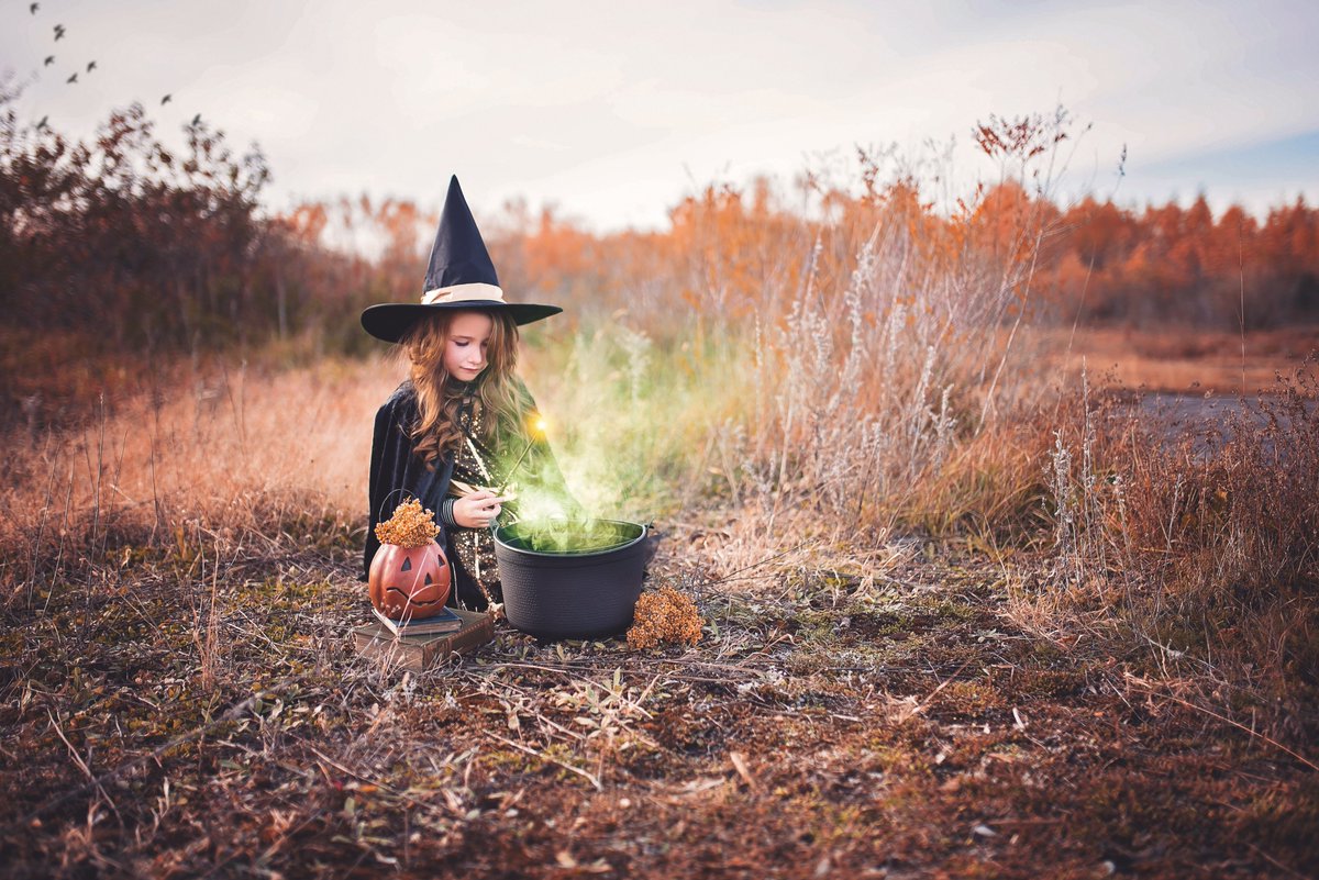 telephonecard's tweet photo. Ready for Halloween? It's going to be a spooky lonely party this year, but that's just a great reason to call your loved ones and scare them over the phone. 👻 https://t.co/YNcbFxXicR