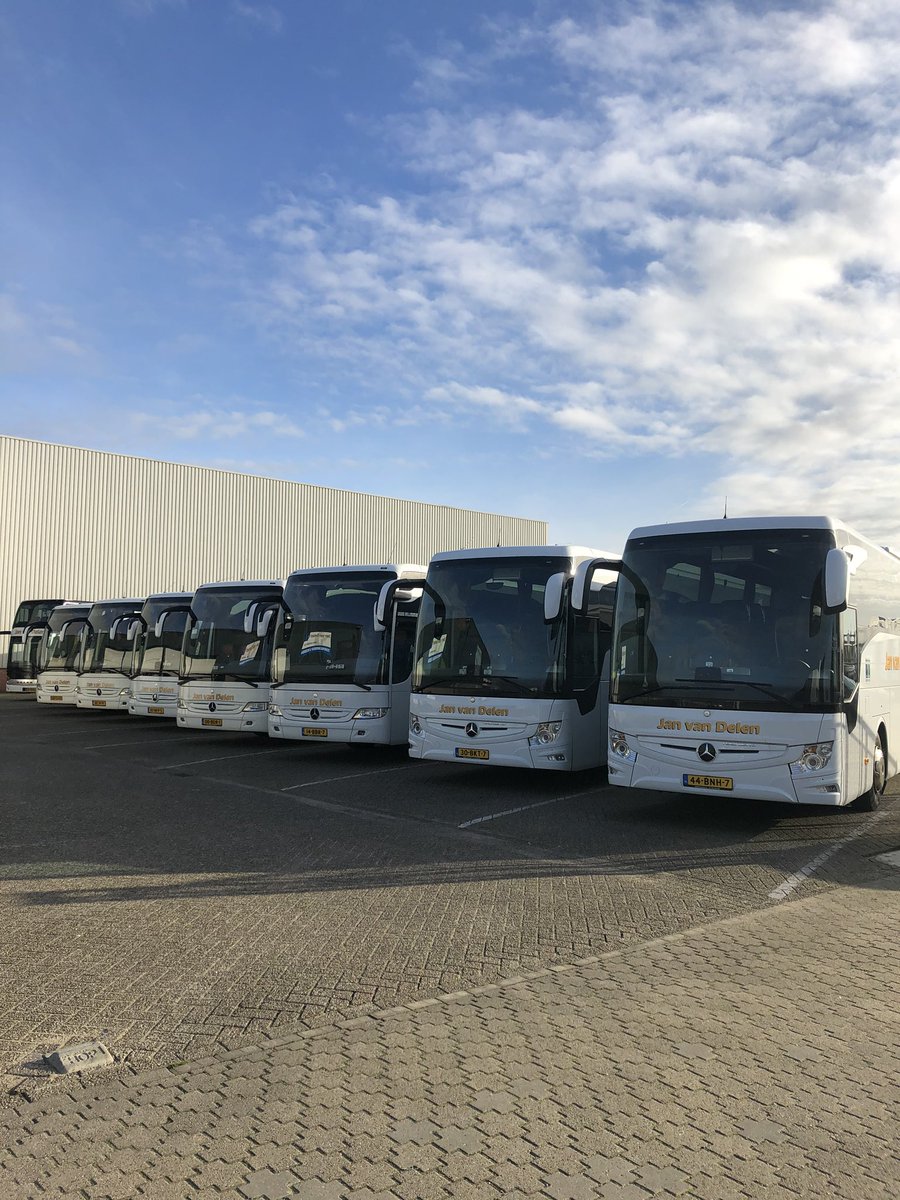Wie brengen leerlingen naar school, wie brengen er mensen naar hun werk en zo zijn er nog talloze zaken waarvoor we de touringcar nodig hebben.
#touringcars#onmisbaar voor de samenleving#samen krijgen we Corona eronder en kunnen we weer samen op pad!!